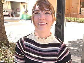 地味系アメリカ人留学生はデカ尻の超安産型の自ら喉奥まで咥え込む金髪白人痴女でした。 サンプル動画サムネイル